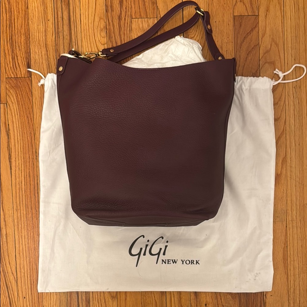 Gigi New York Addison hobo in bordeaux